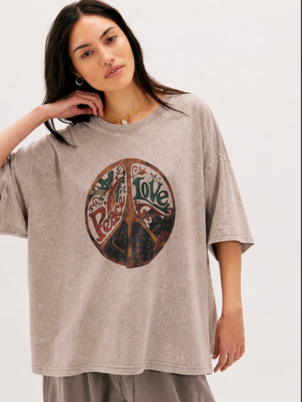 BOUTIQUE HIPPEE HARVEST MINERAL WASH PEACE SIGN TEE